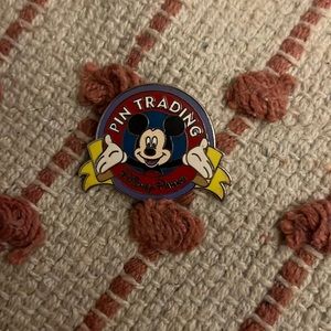 disney pin trading pin